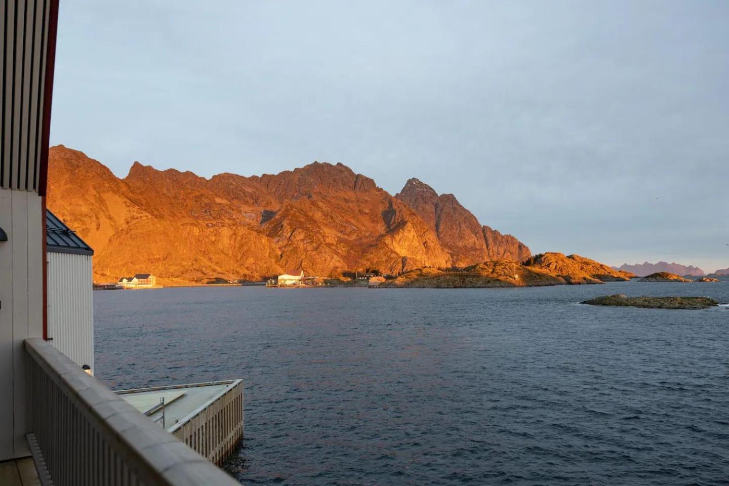 Leilighet Med Fantastisk Utsikt Henningsvær Exterior foto